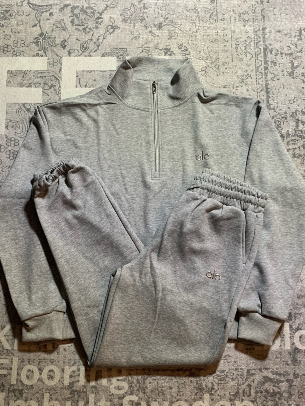 Alo Yoga Accolade Quarter Zip & Cuffed Sweatpants Set Gray Women’s Small